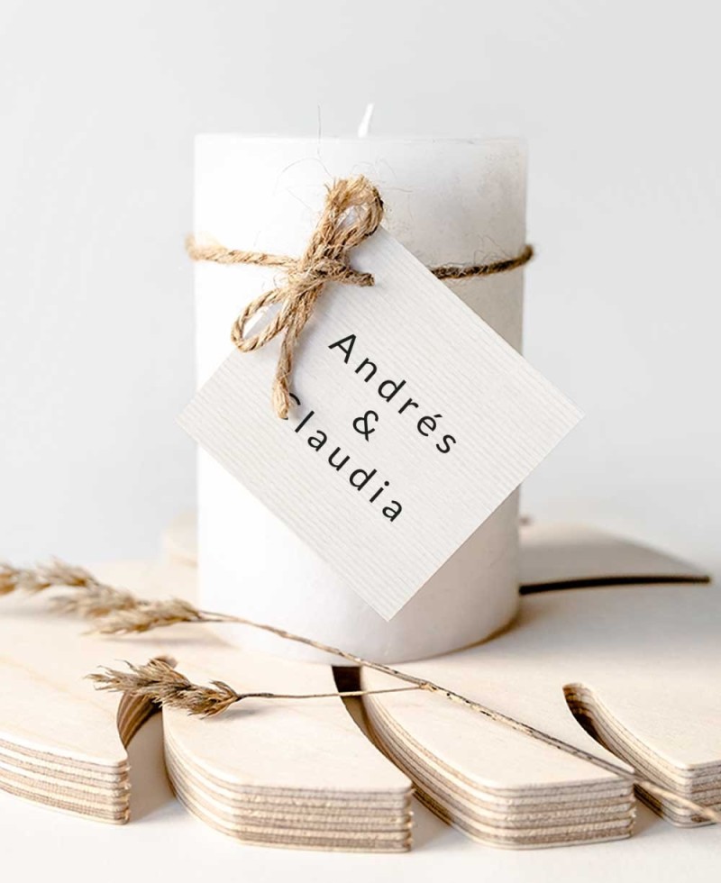 Étiquettes carrées pour des détails de mariage minimalistes