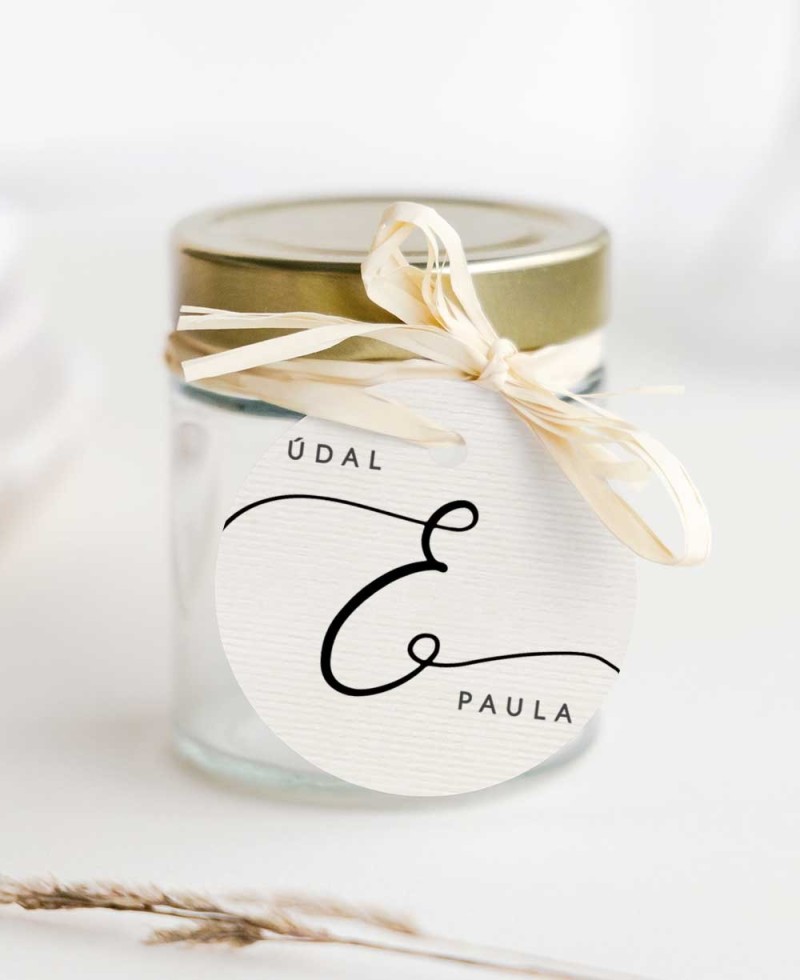 Étiquettes rondes pour cadeaux de mariage avec des noms