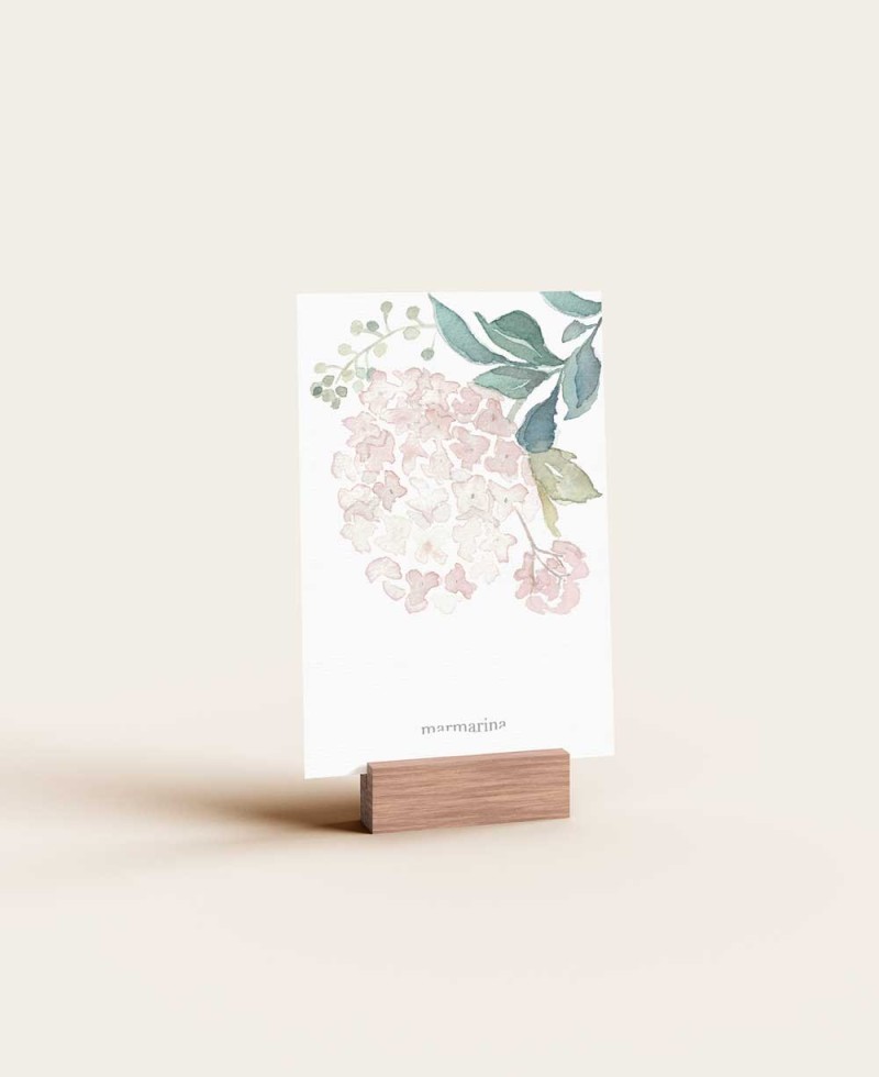 Números da mesa traseira com hortênsias para casamentos elegantes Números da mesa traseira com hortênsias para casamentos elegantes