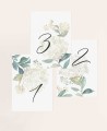 Elegante Hochzeitsnummern mit weißen Blumen