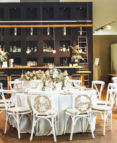 Cartel decorativo para sillas corona bride groom
