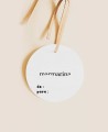 Minimale Weihnachtsgeschenke auf dem Rückenetikett