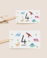 Tailles étiquettes d’anniversaire rectangulaires dinosaure