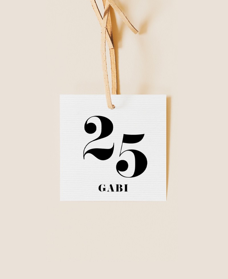 Etichetta quadrata per compleanno minimalista Etichetta quadrata per compleanno minimalista