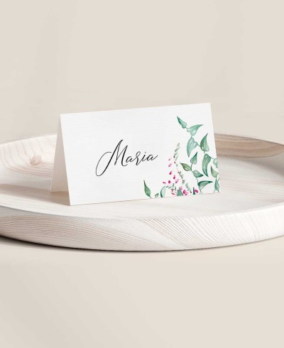 Platzhalter für die Hochzeit mit Efeu und Heidekraut
