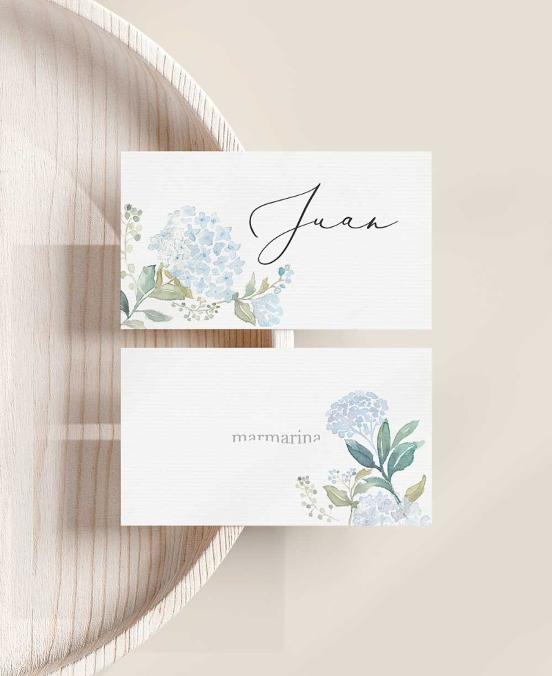 Blaue Hortensienpapier-Platzhalter für die Hochzeit