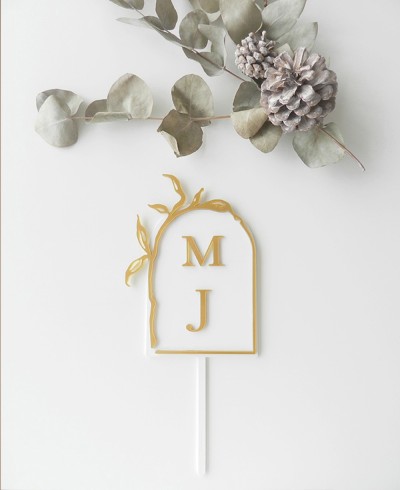 Vue de dessus : cake topper décoré d’olivier