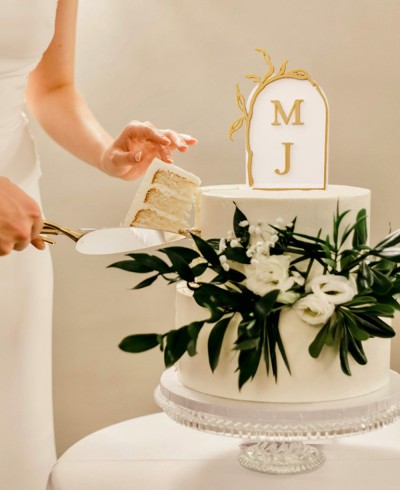 Zusammensetzung des anfänglichen Tortenauflegers mit dem Kuchen