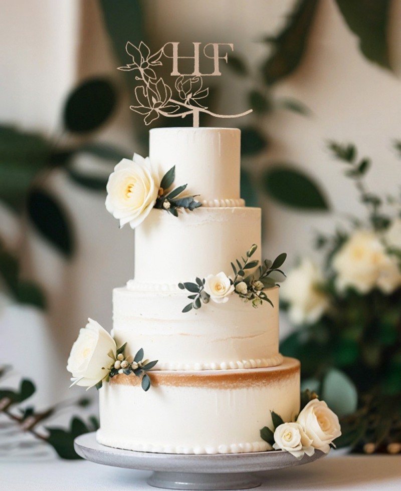 Zusammensetzung des anfänglichen Tortenauflegers mit dem Kuchen Zusammensetzung des anfänglichen Tortenauflegers mit dem Kuchen