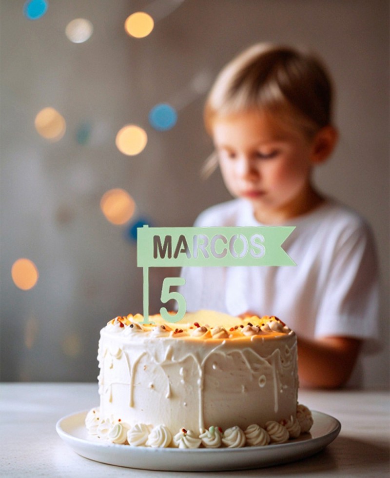Panoramica cake topper personalizzato con età e nome Panoramica cake topper personalizzato con età e nome