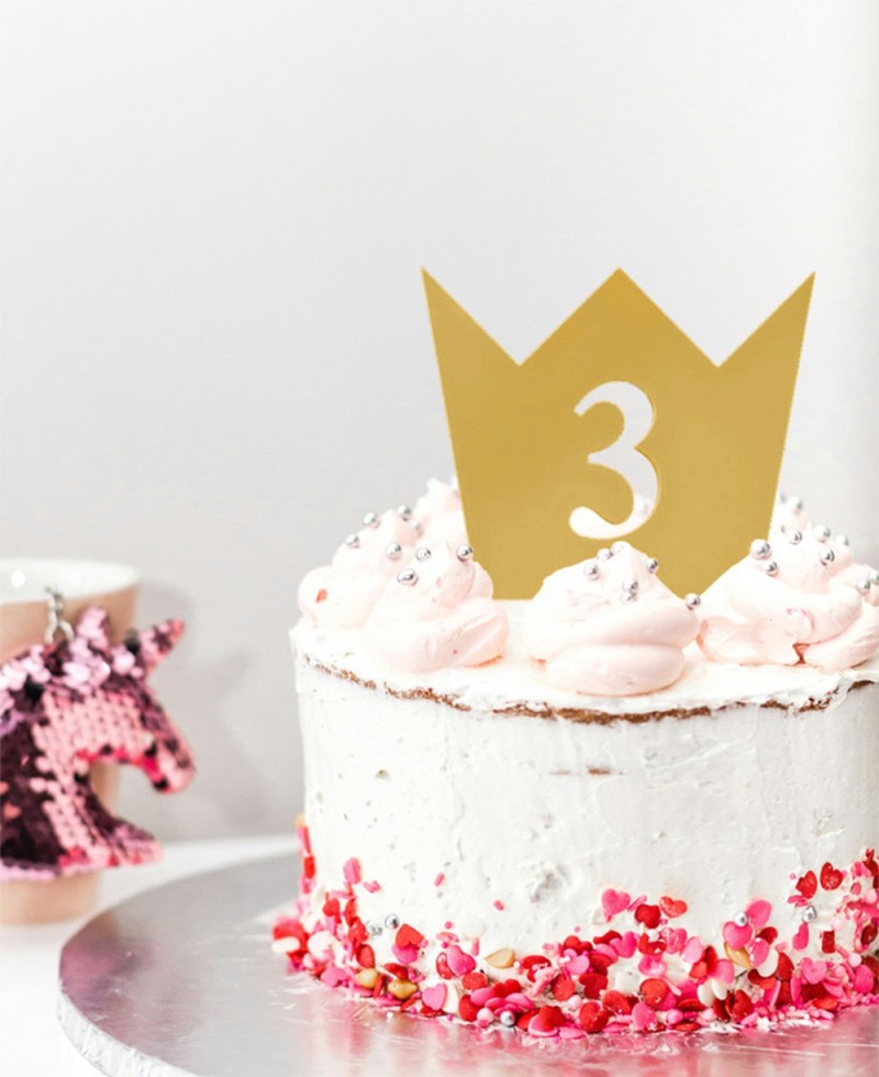 Overview custom cake topper crown with age figure Overview custom cake topper crown with age figure