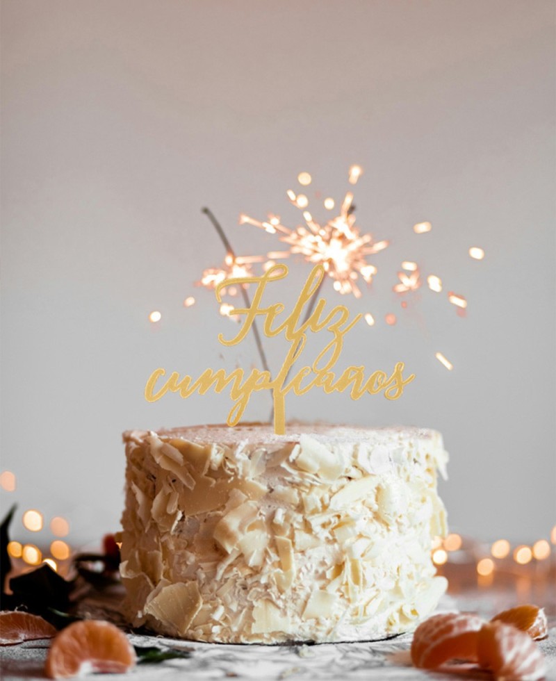 Composition cake topper pour anniversaire avec gâteau Composition cake topper pour anniversaire avec gâteau