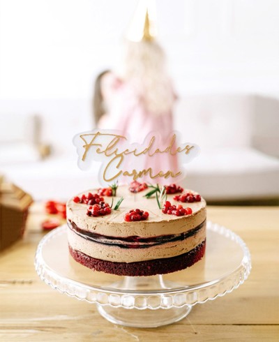 Composição topo de bolo para aniversário com bolo