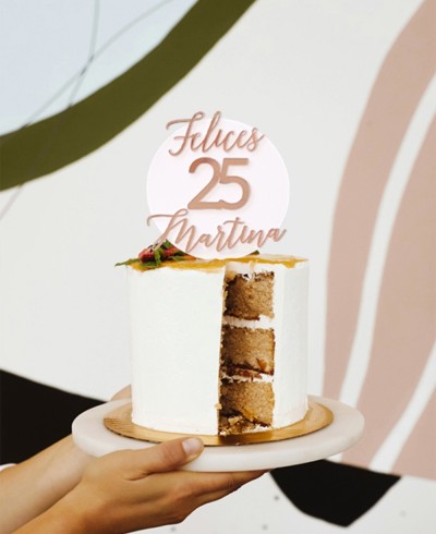Figura de bolo com nome e idade