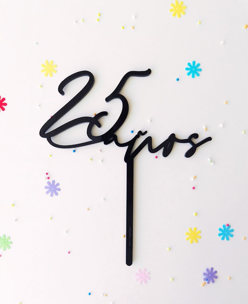 Vue de dessus cake topper pour l’anniversaire Vue de dessus cake topper pour l’anniversaire