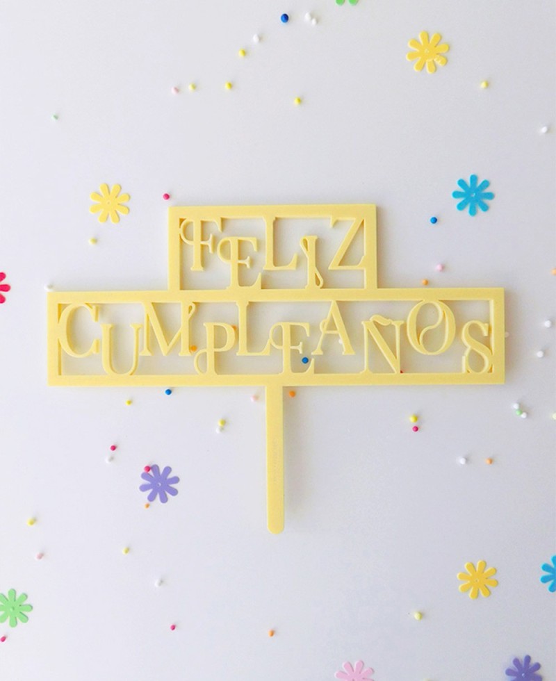 Topper per torte con vista dall'alto per congratularsi con il compleanno Topper per torte con vista dall'alto per congratularsi con il compleanno