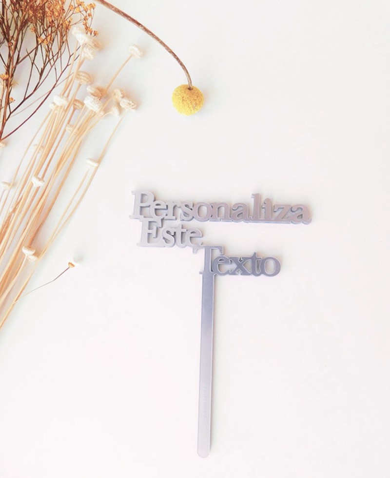 Vista superior cake topper con frase personalizada Vista superior cake topper con frase personalizada