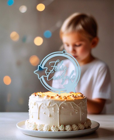 Vista generale cake topper stelle frase "Buon compleanno"