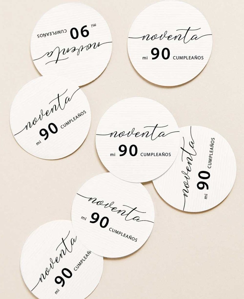 Adesivos circulares para presentes de aniversário caligráficos Adesivos circulares para presentes de aniversário caligráficos