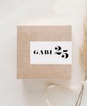 Autocollant rectangulaire pour décorer des cadeaux d’anniversaire sophistiqués