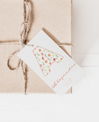 Etiquetas rectangulares para detalles de bautizo iniciales flores