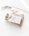 Etiqueta rectangular para bautizos iniciales flor