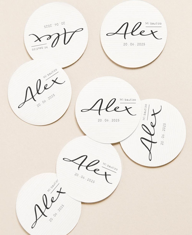 Rundetiketten für typografische Taufgeschenke Rundetiketten für typografische Taufgeschenke