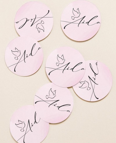 Kreisförmige Etiketten für Taufgeschenke in rosa Aquarell