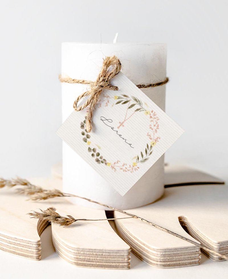 Étiquettes carrées pour les cadeaux de communion croix