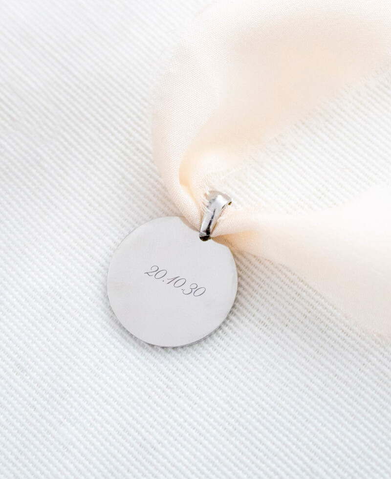 Medallas para ramos de boda con nombre y fecha
