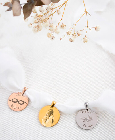 Gold, silver and rose gold medals for bridal bouquets
