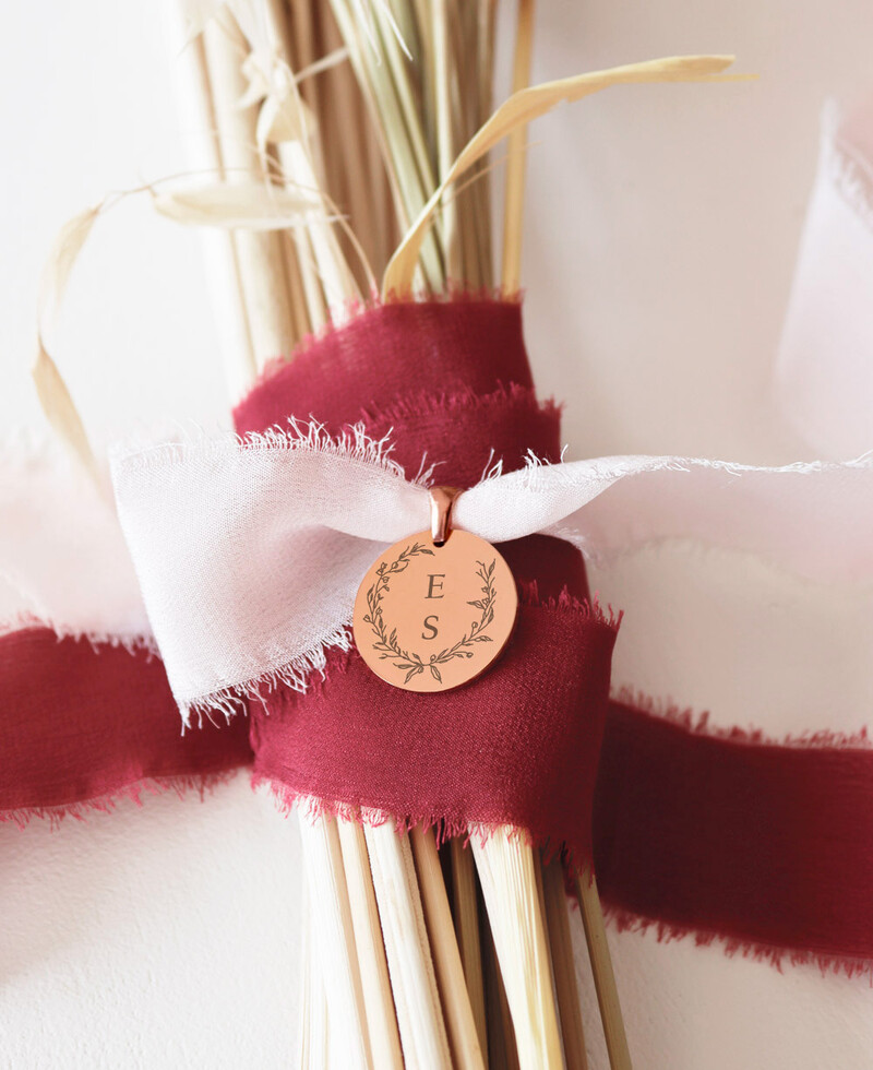 Medallas personalizables para detalles de boda elegantes