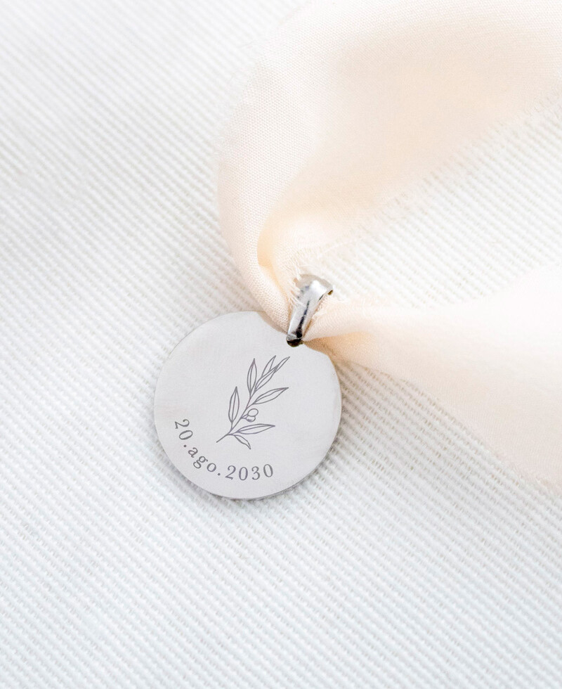 Medalhas para buquês de casamento com nomes e data