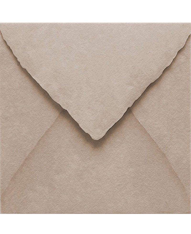 Enveloppe taupe carrée faite à la main pour les invitations | Marmarina Enveloppe taupe carrée faite à la main pour les invitations | Marmarina
