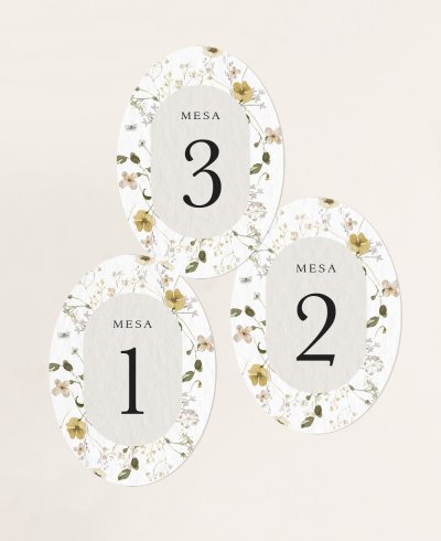 Número de mesa para bodas con flores