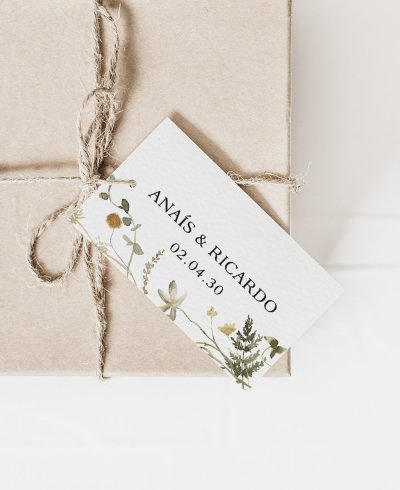 Regalos con etiquetas de flores