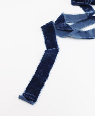 Cinta de terciopelo ancha azul marino deshilachada