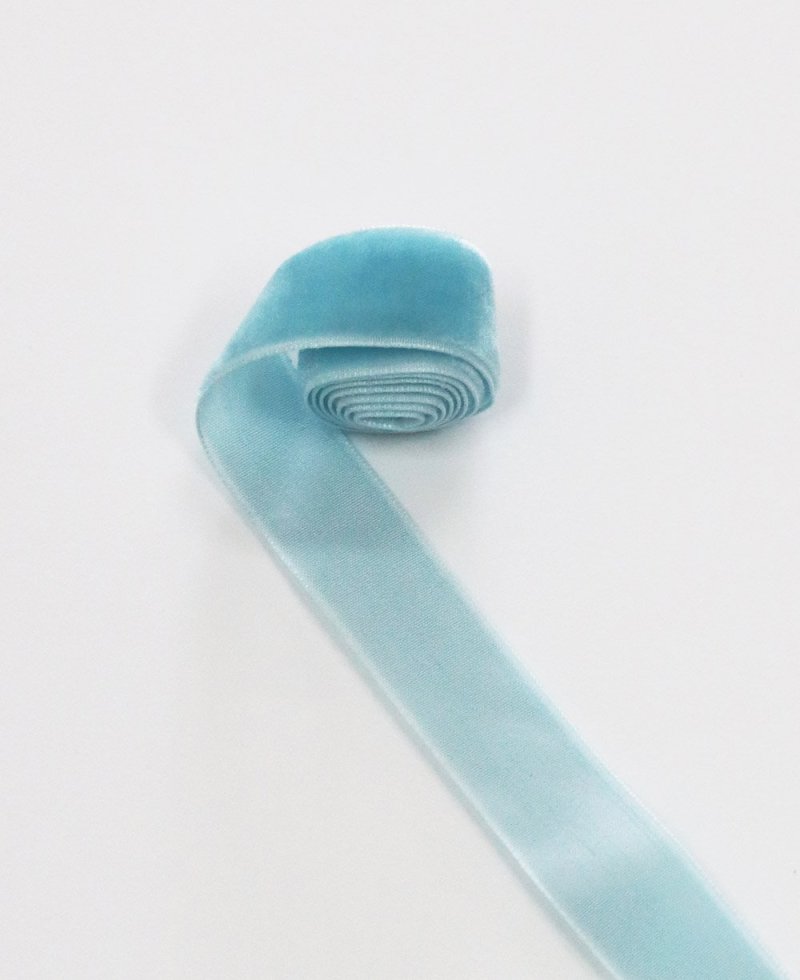 Cintas de terciopelo finas azul claro para ramos