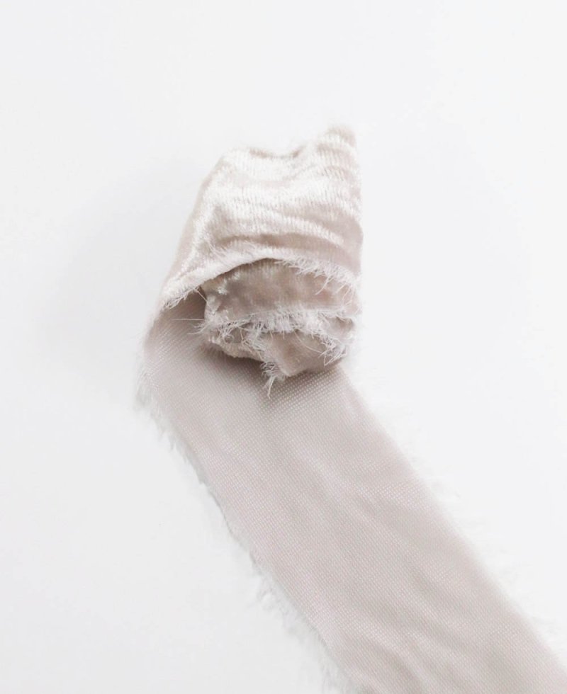 Cintas de terciopelo gris topo deshilachadas para ramos