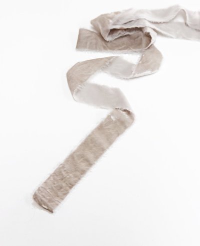 Cintas de terciopelo gris topo deshilachadas para ramos