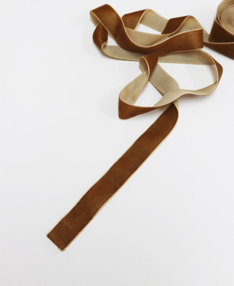 Cintas de terciopelo marrones para ramos