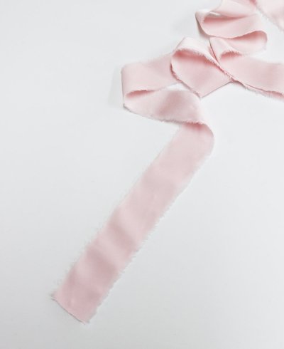 Cintas de seda rosa empolvado para ramos