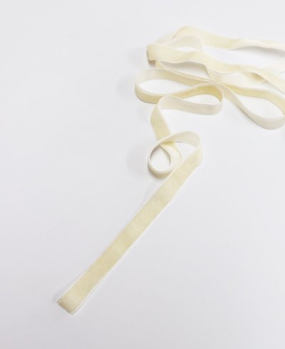 Cintas de terciopelo finas blanco roto para ramos