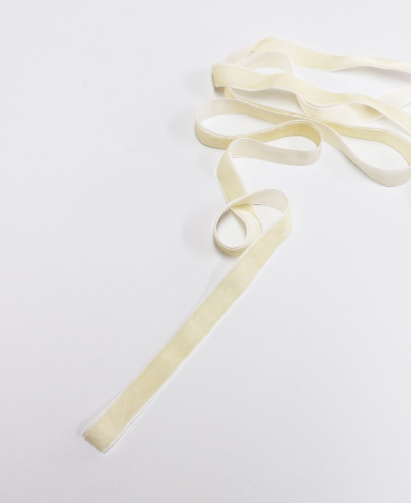 Cintas de terciopelo finas blanco roto para ramos