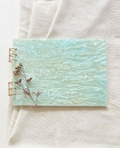 Libro de firmas con nombres