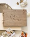 Libro de firmas de madera con nombres