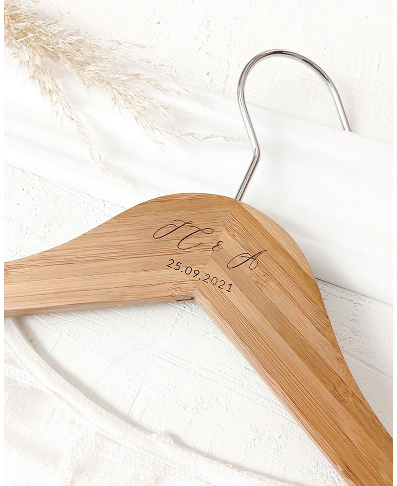 Cintre en bambou Initiales Date Mariage Cintre en bambou Initiales Date Mariage