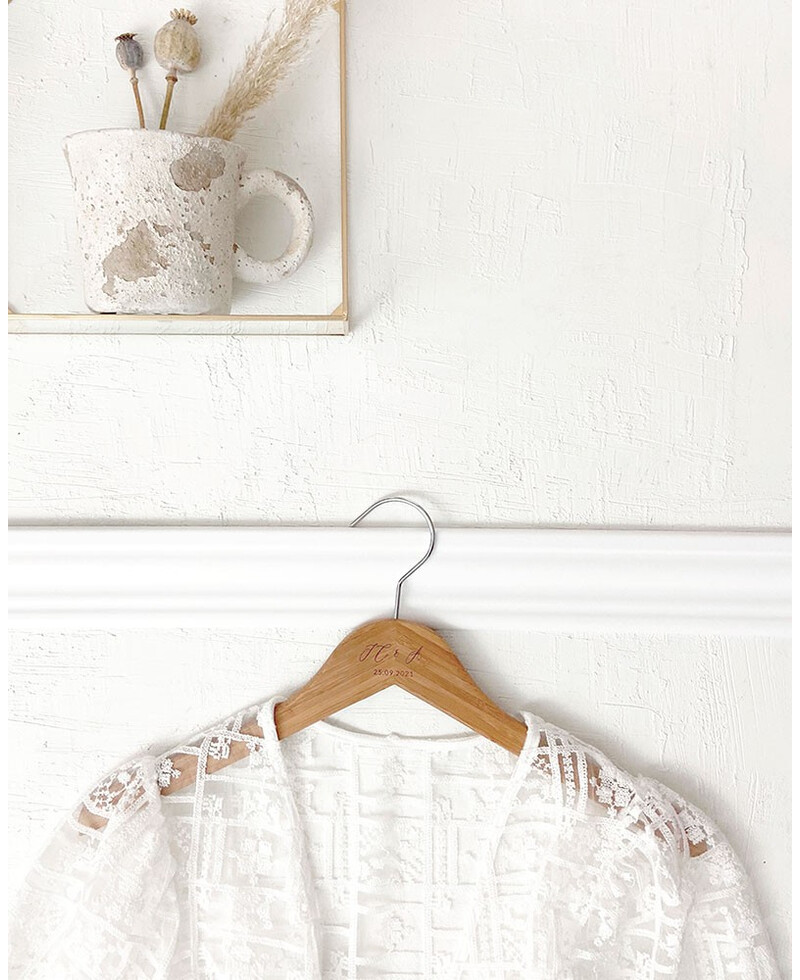 Cintre de mariage en bambou Initiales Date Cintre de mariage en bambou Initiales Date