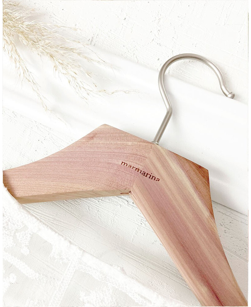 Name des Hochzeitshängers aus Zedernholz Name des Hochzeitshängers aus Zedernholz