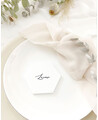 Espaço reservado de casamento branco hexagonal